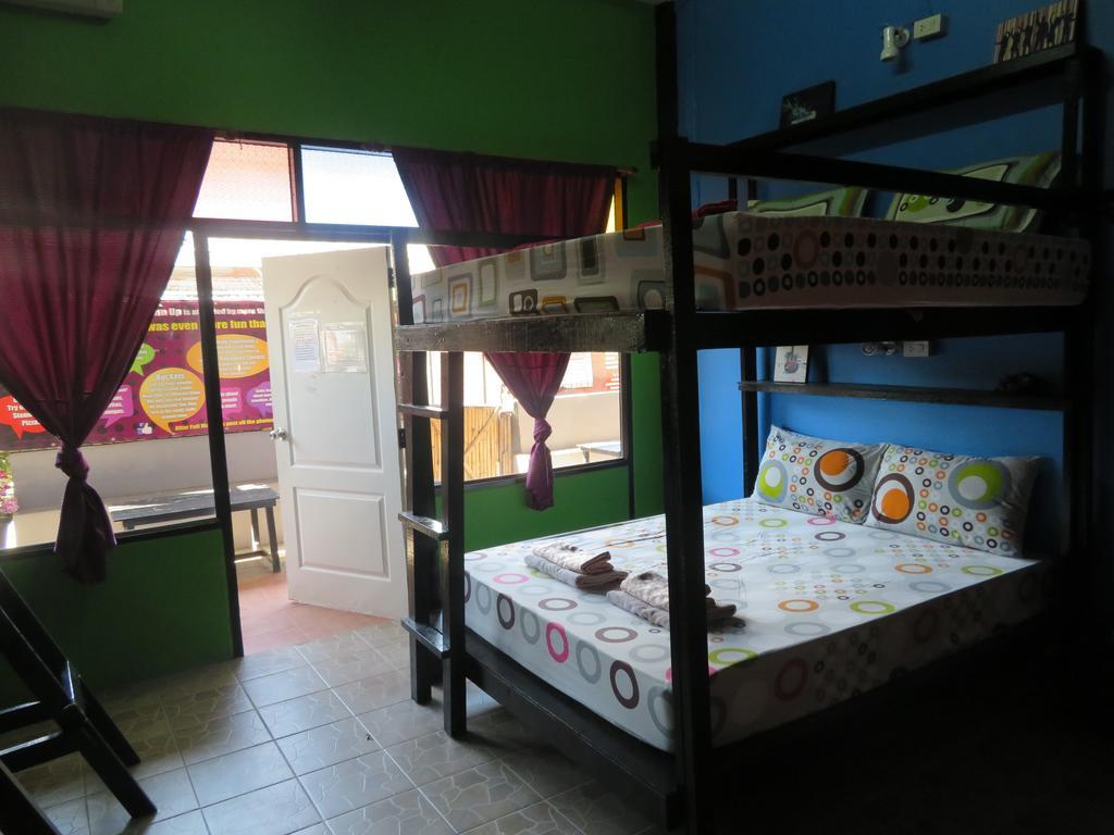 Same Same Guesthouse, Bar & Restaurant (Adults Only) Haad Rin Dış mekan fotoğraf