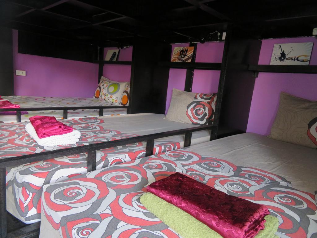 Same Same Guesthouse, Bar & Restaurant (Adults Only) Haad Rin Dış mekan fotoğraf