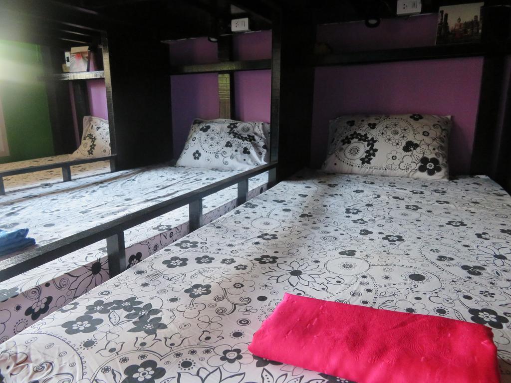 Same Same Guesthouse, Bar & Restaurant (Adults Only) Haad Rin Dış mekan fotoğraf