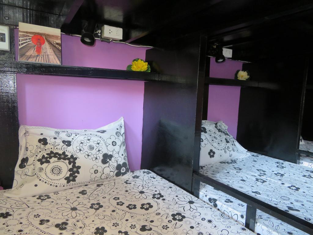 Same Same Guesthouse, Bar & Restaurant (Adults Only) Haad Rin Dış mekan fotoğraf
