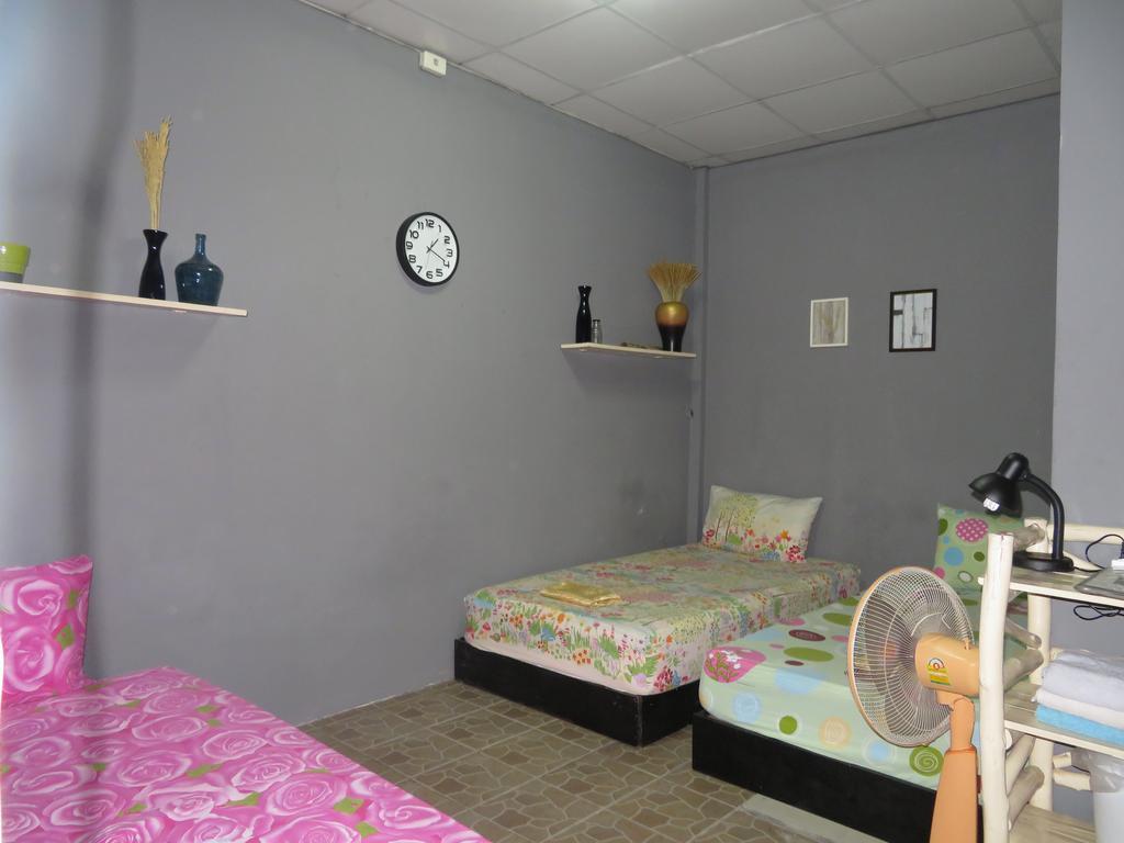Same Same Guesthouse, Bar & Restaurant (Adults Only) Haad Rin Dış mekan fotoğraf