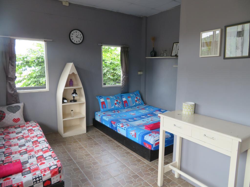 Same Same Guesthouse, Bar & Restaurant (Adults Only) Haad Rin Dış mekan fotoğraf