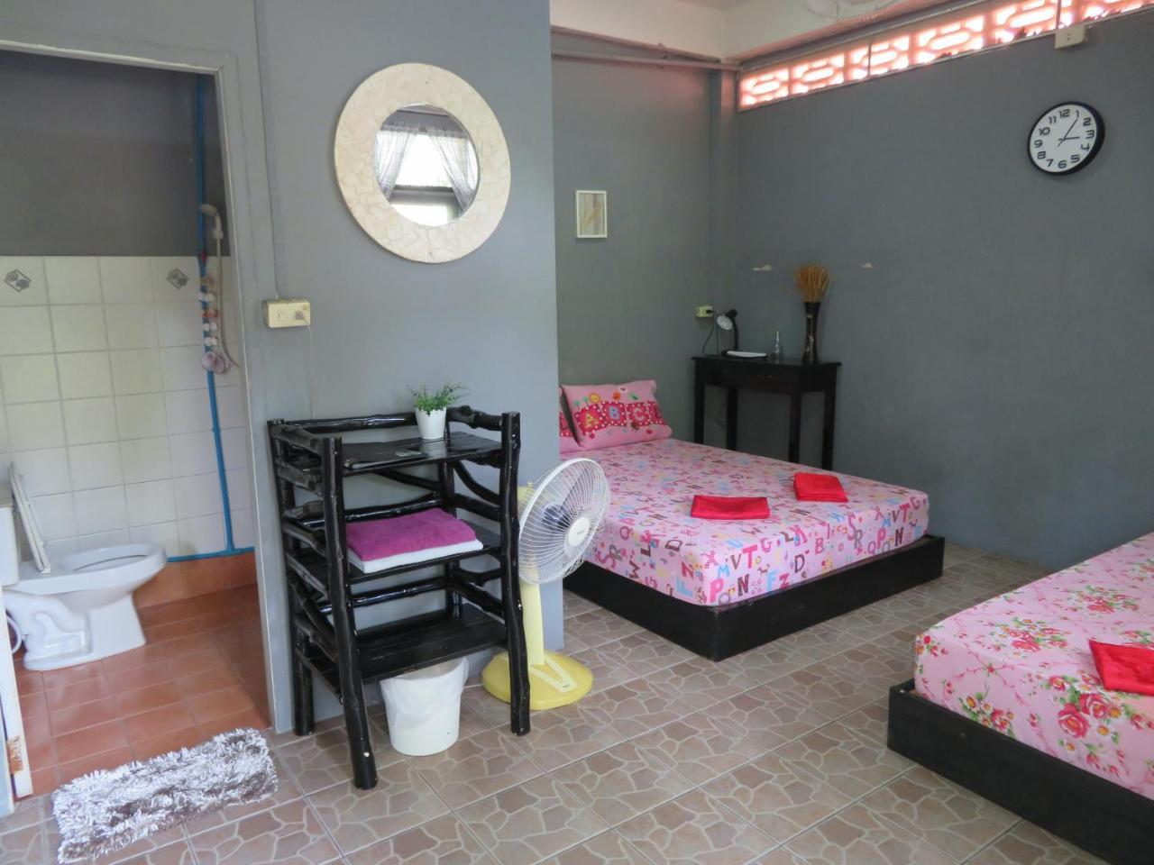 Same Same Guesthouse, Bar & Restaurant (Adults Only) Haad Rin Dış mekan fotoğraf