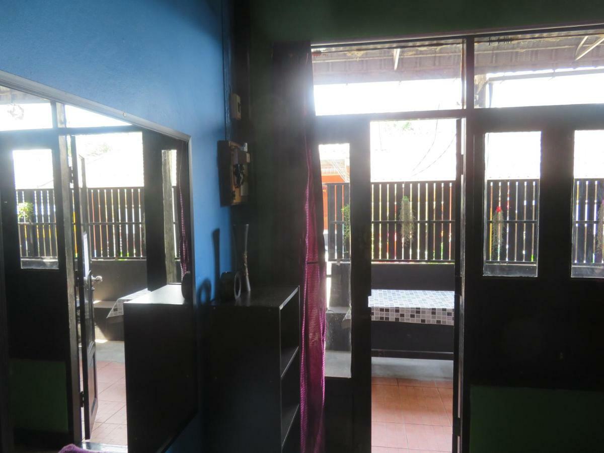 Same Same Guesthouse, Bar & Restaurant (Adults Only) Haad Rin Dış mekan fotoğraf