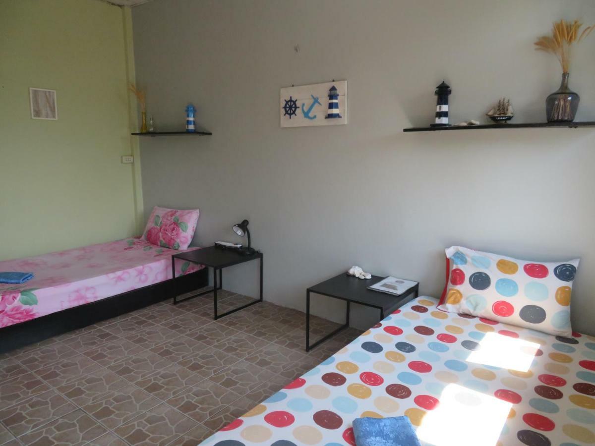 Same Same Guesthouse, Bar & Restaurant (Adults Only) Haad Rin Dış mekan fotoğraf