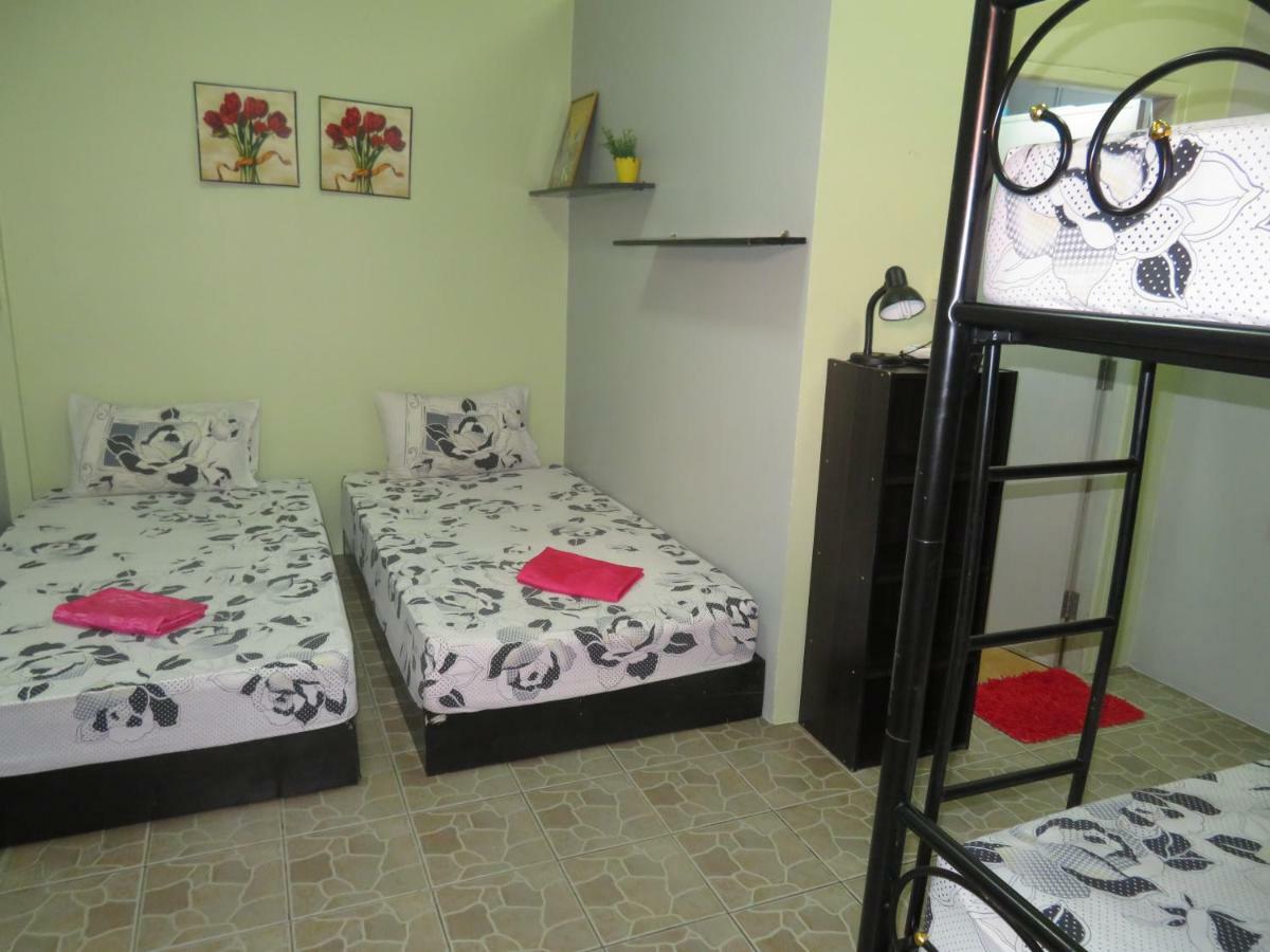 Same Same Guesthouse, Bar & Restaurant (Adults Only) Haad Rin Dış mekan fotoğraf