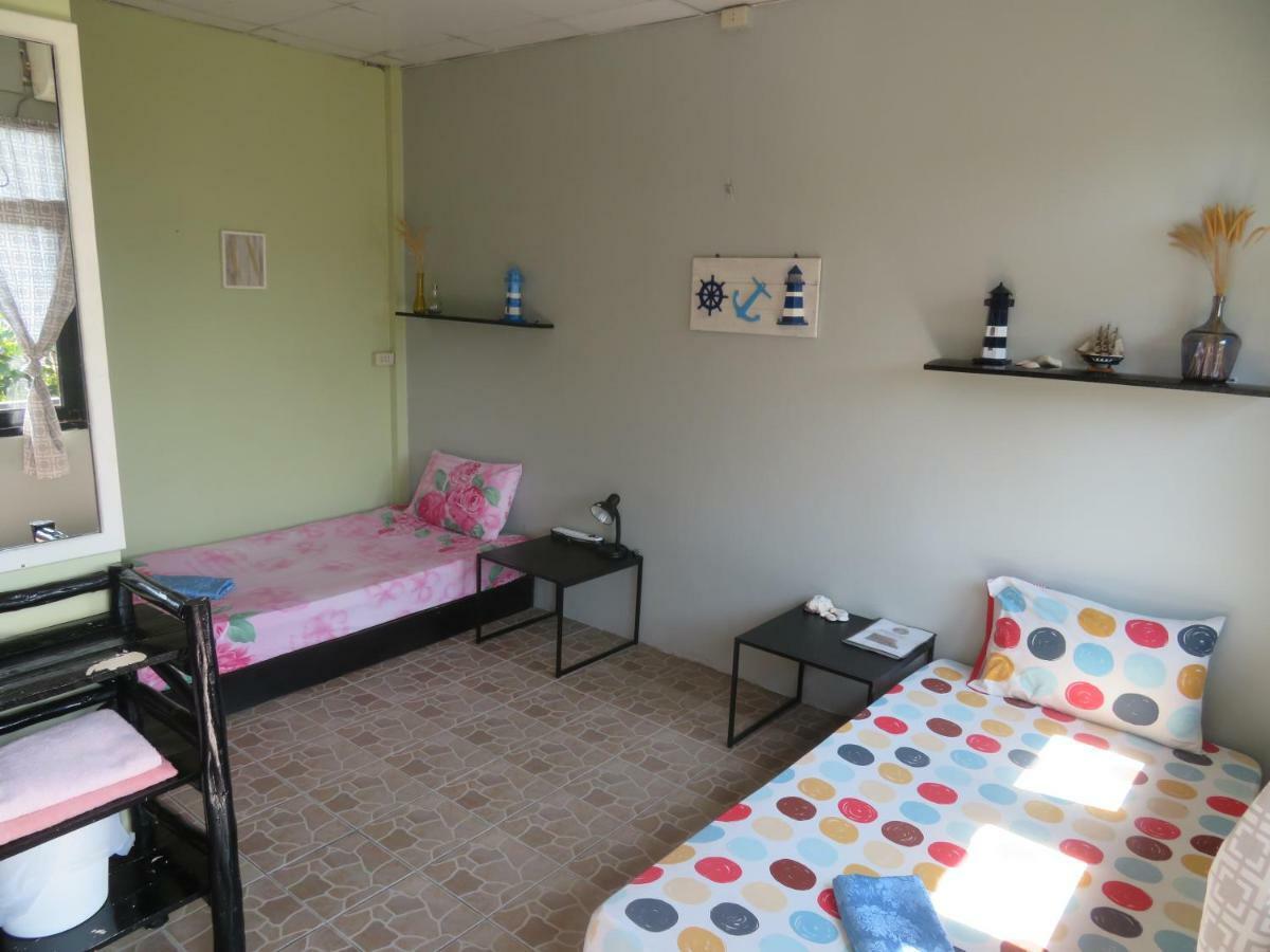 Same Same Guesthouse, Bar & Restaurant (Adults Only) Haad Rin Dış mekan fotoğraf