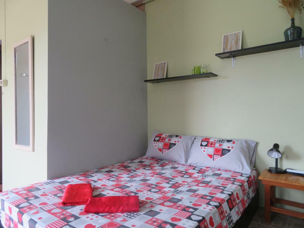 Same Same Guesthouse, Bar & Restaurant (Adults Only) Haad Rin Dış mekan fotoğraf