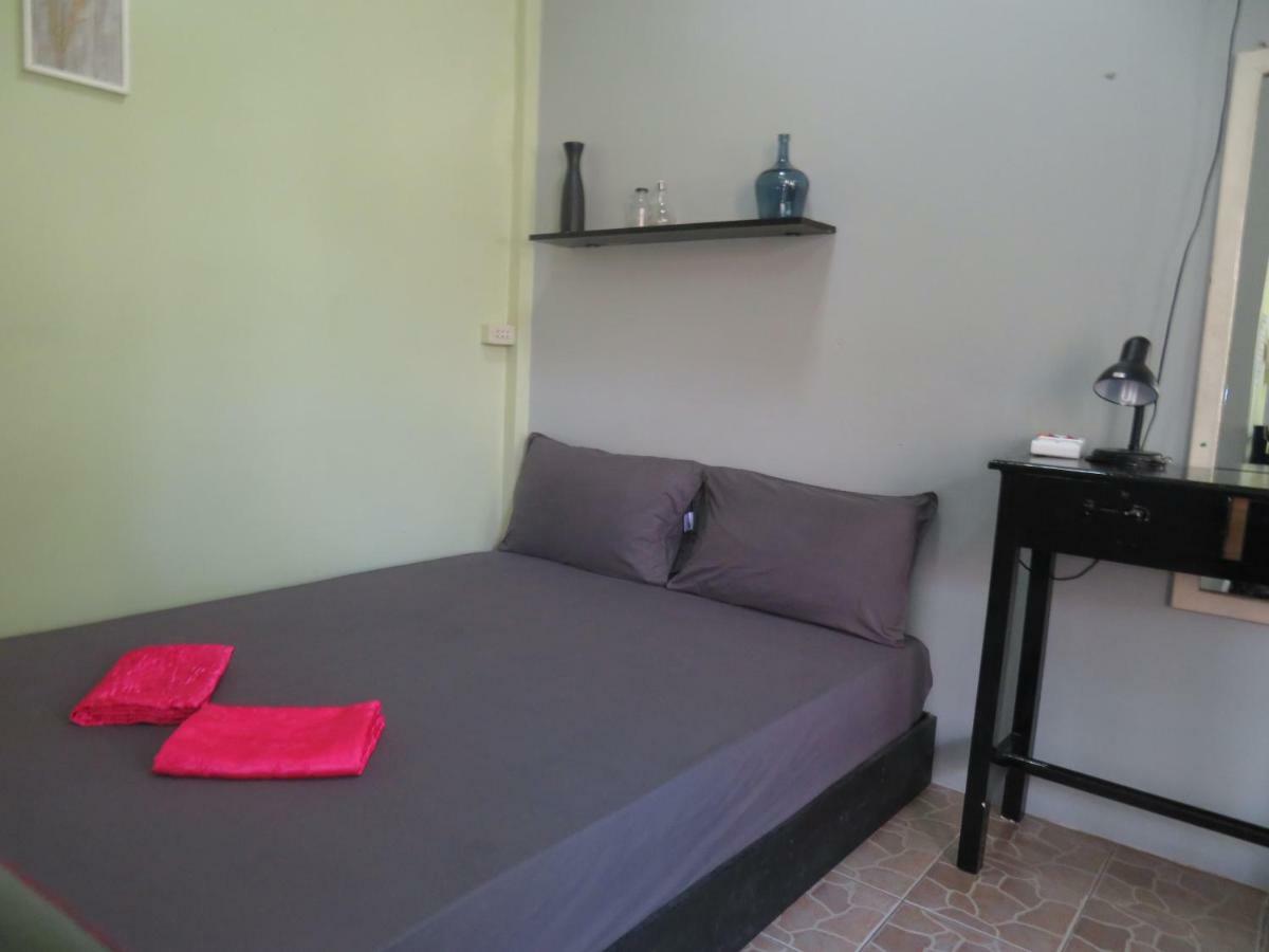 Same Same Guesthouse, Bar & Restaurant (Adults Only) Haad Rin Dış mekan fotoğraf