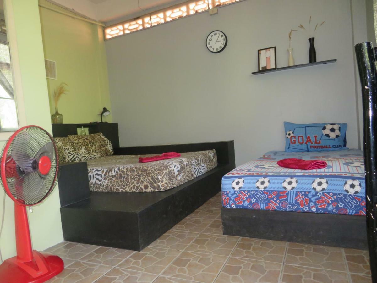 Same Same Guesthouse, Bar & Restaurant (Adults Only) Haad Rin Dış mekan fotoğraf
