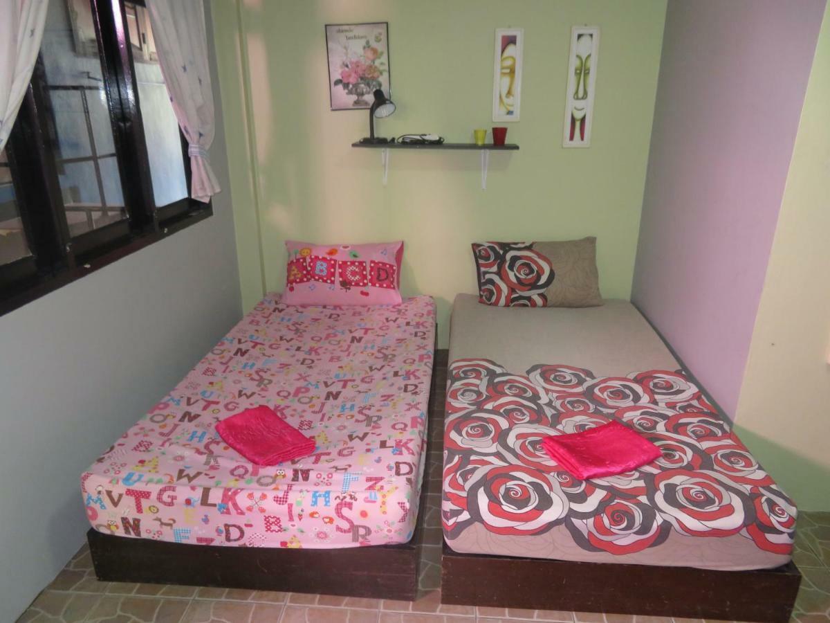 Same Same Guesthouse, Bar & Restaurant (Adults Only) Haad Rin Dış mekan fotoğraf