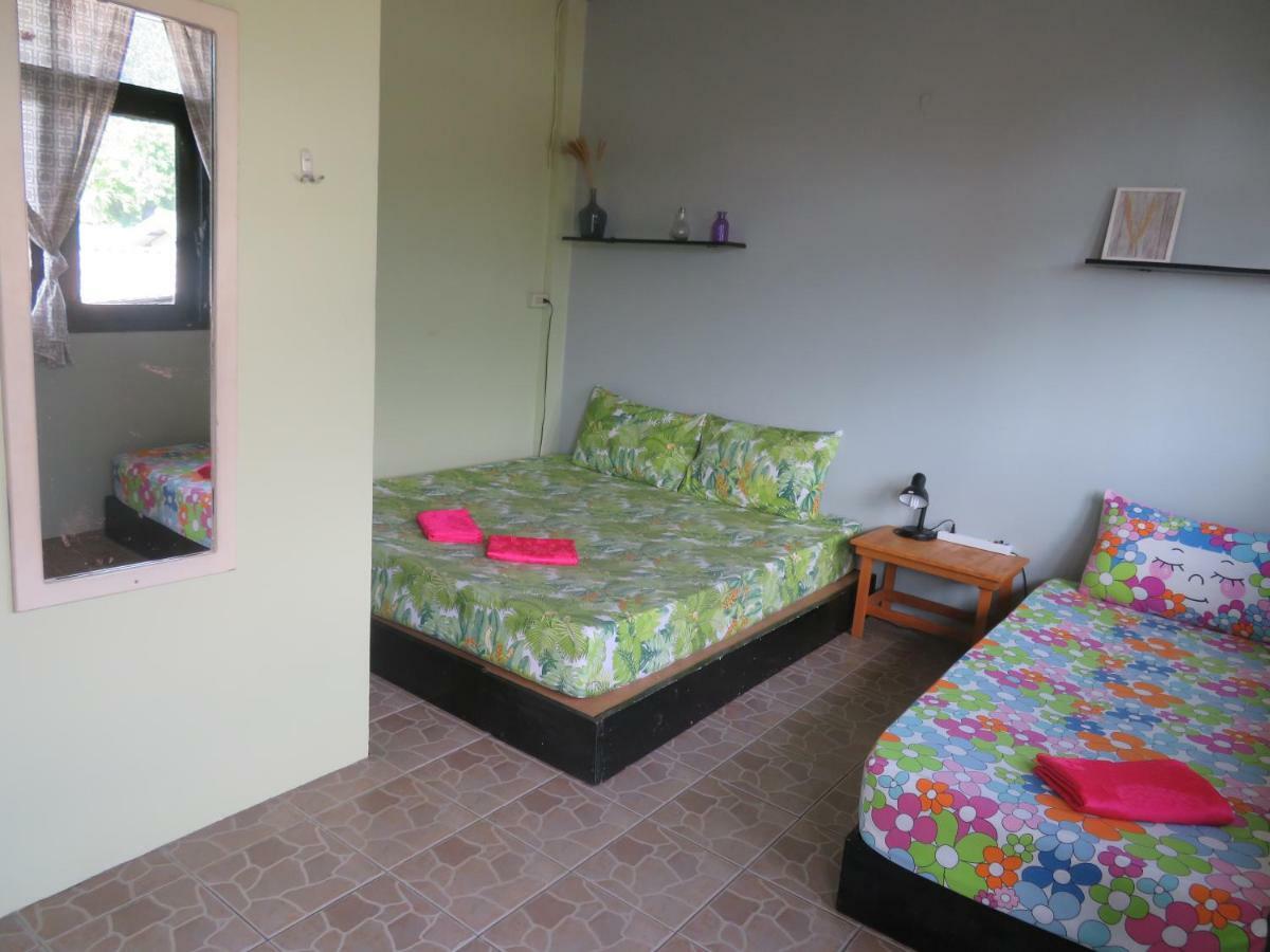 Same Same Guesthouse, Bar & Restaurant (Adults Only) Haad Rin Dış mekan fotoğraf