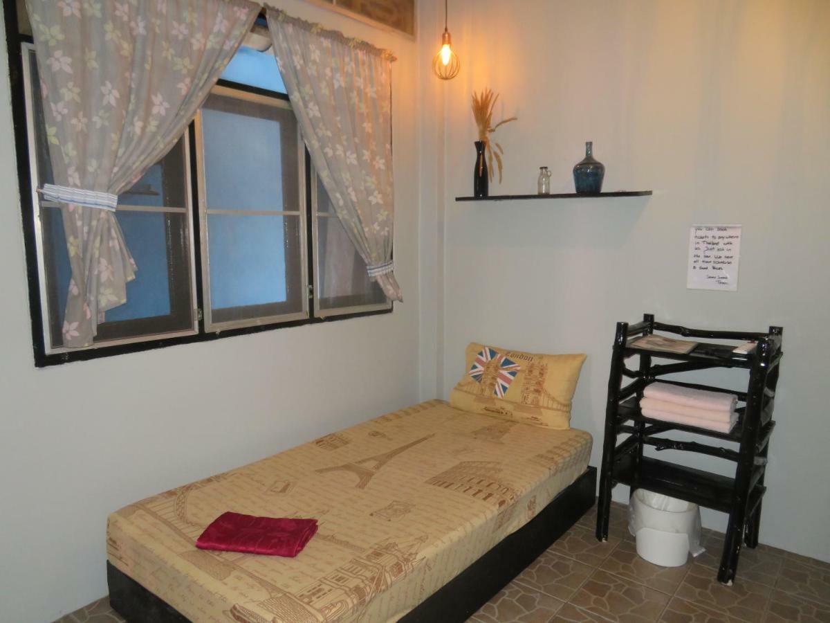 Same Same Guesthouse, Bar & Restaurant (Adults Only) Haad Rin Dış mekan fotoğraf
