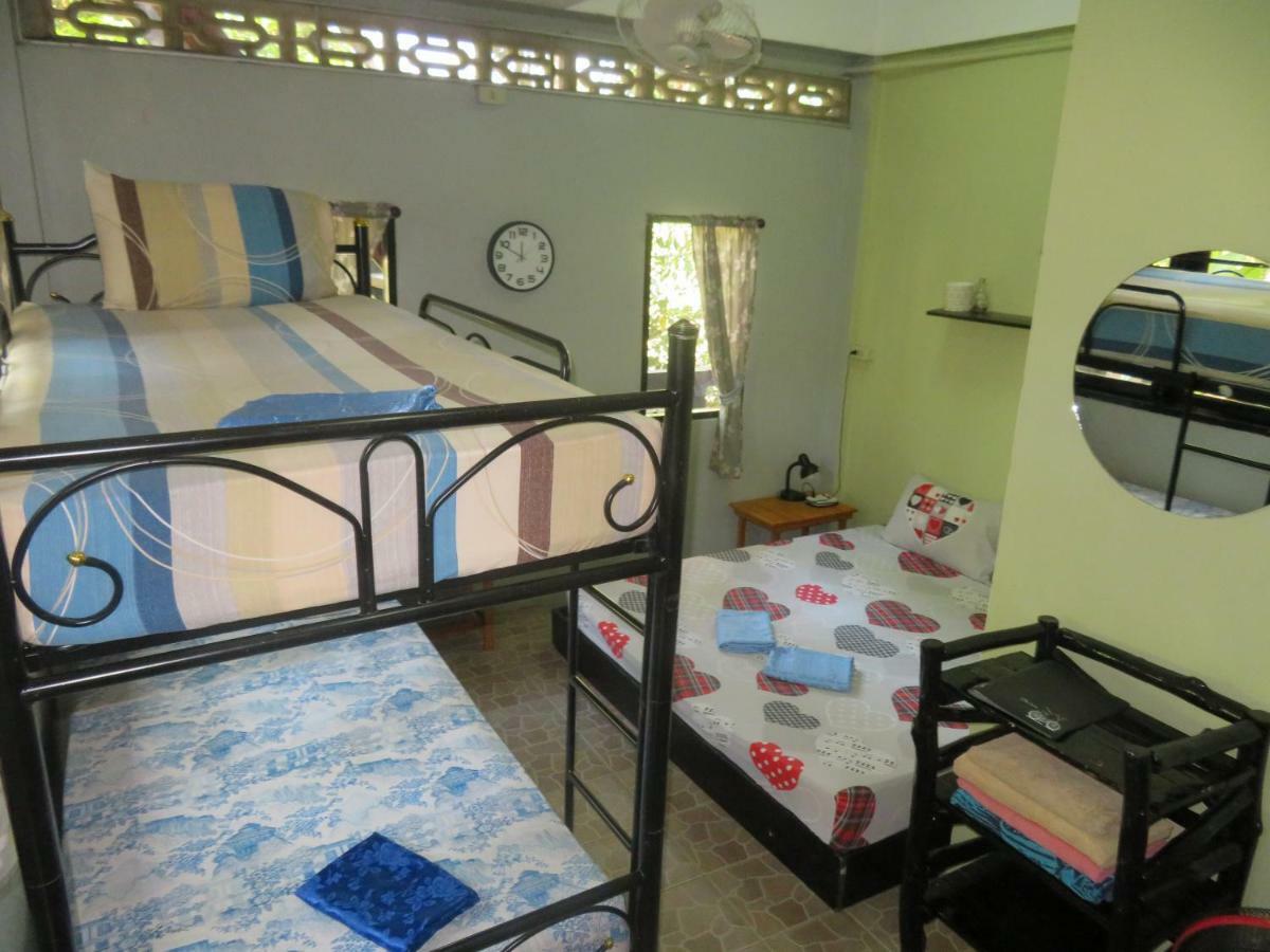 Same Same Guesthouse, Bar & Restaurant (Adults Only) Haad Rin Dış mekan fotoğraf