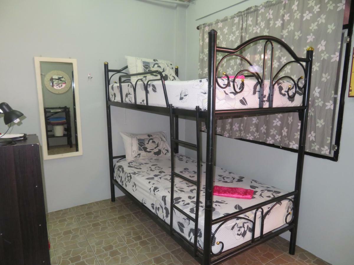 Same Same Guesthouse, Bar & Restaurant (Adults Only) Haad Rin Dış mekan fotoğraf