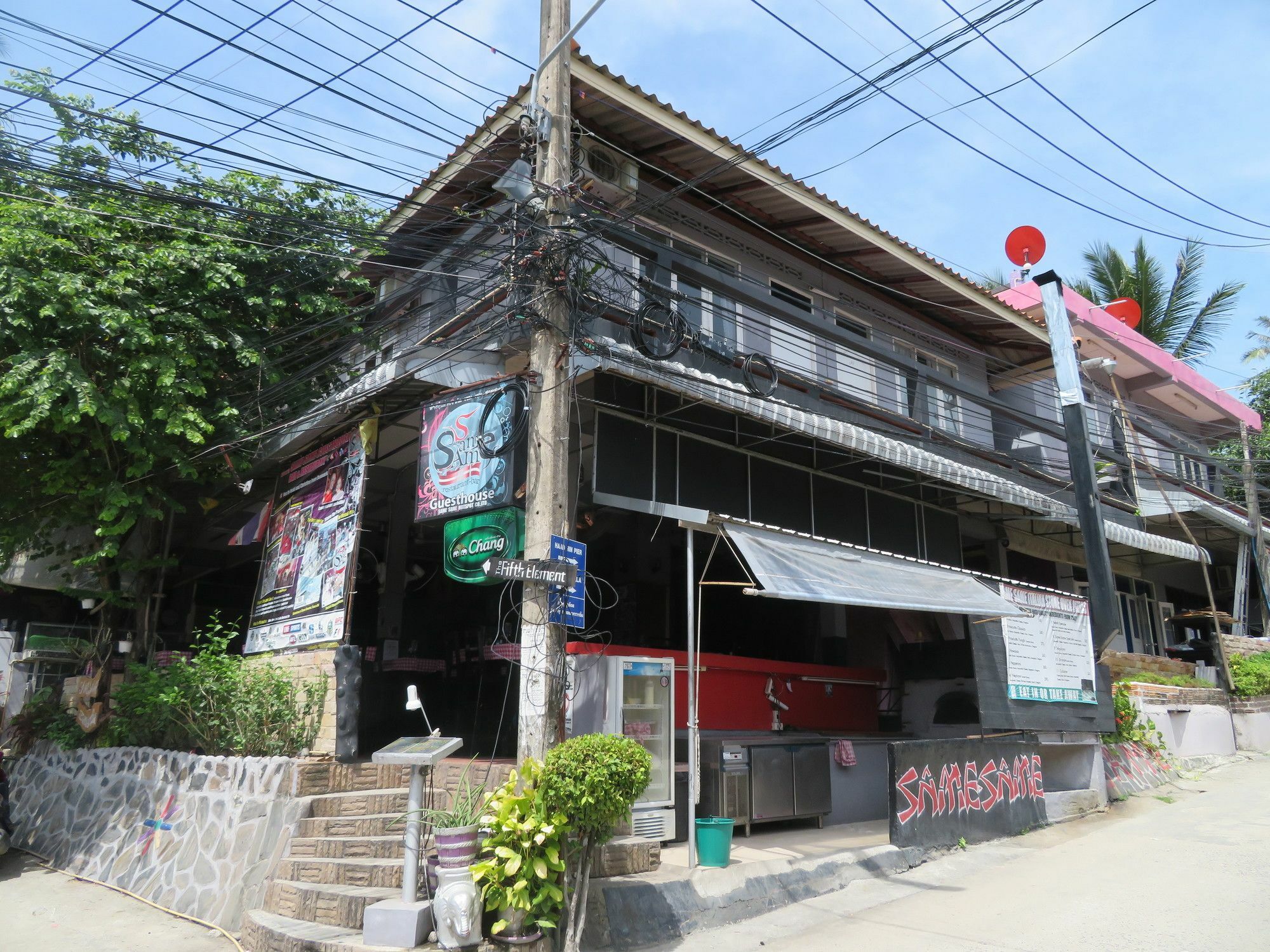 Same Same Guesthouse, Bar & Restaurant (Adults Only) Haad Rin Dış mekan fotoğraf